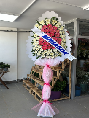  - Tek Katlı Çelenk Beyaz & Fuşya Gelberalı